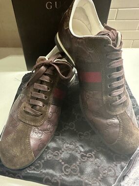 Gucci unisex Brown Signature Leather & Suede Sneaker - Brown/Red Stripe